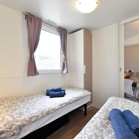 Kamp alanı Mobile Posidonija Biograd Na Moru